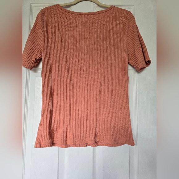 GAP Peach Ribbed Button-Front Top - Picture 2 of 2